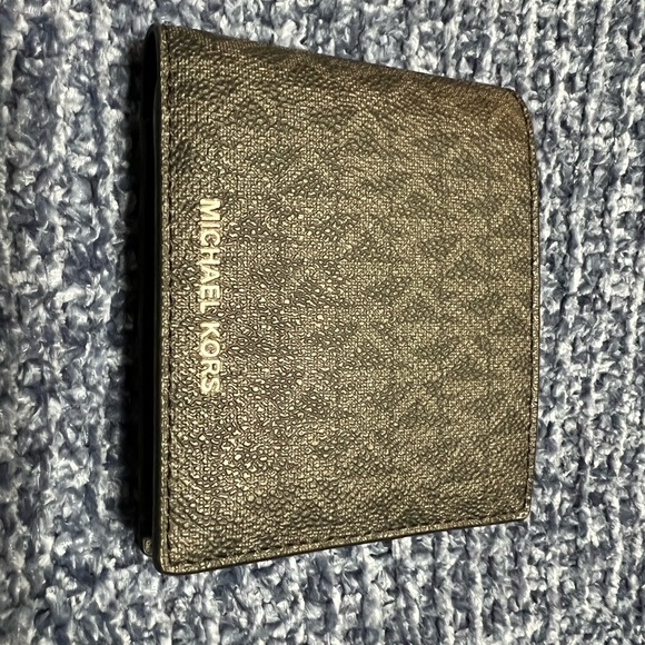 Brand new never used MK mens wallet. - Picture 1 of 3